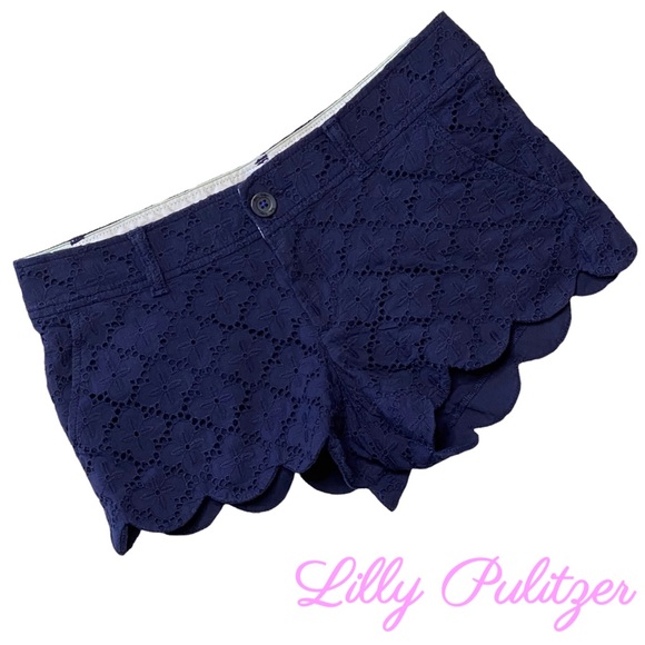Lilly Pulitzer Pants - Lilly Pulitzer navy blue floral eyelet The Walsh Short scallop hem size 4